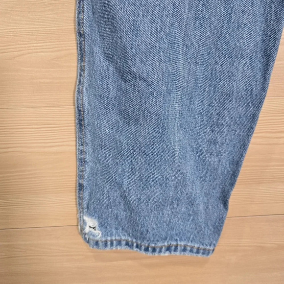 Vervet Size 25 High Rise Straight Leg Distressed Mom Jeans - Picture 6 of 9